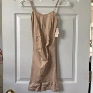 Pea in the Pod NWT Light Compression Belly Support Maternity Tank Size Small